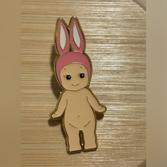 Sonny Angel bunny pin - Picture 3 of 5